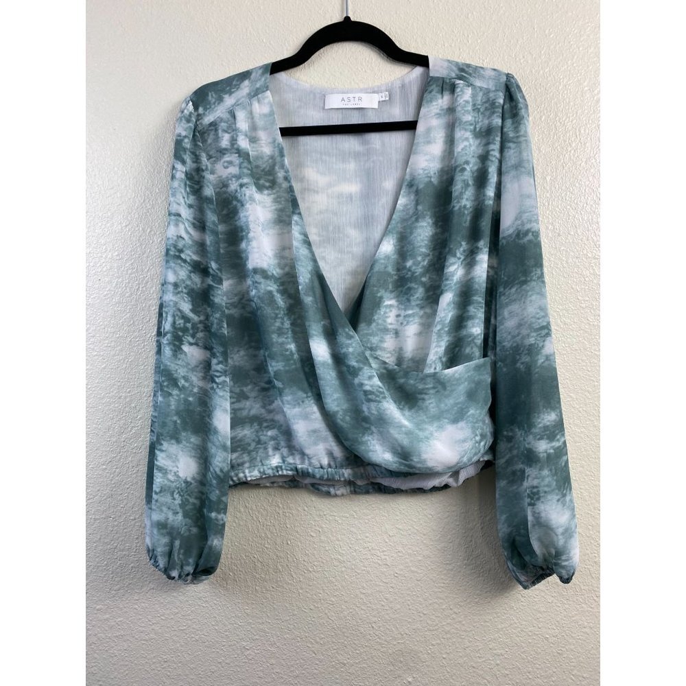 ASTR The‎ Label faux Wrap Top Womens Medium Green Tie Dye Boho Beach Vacation